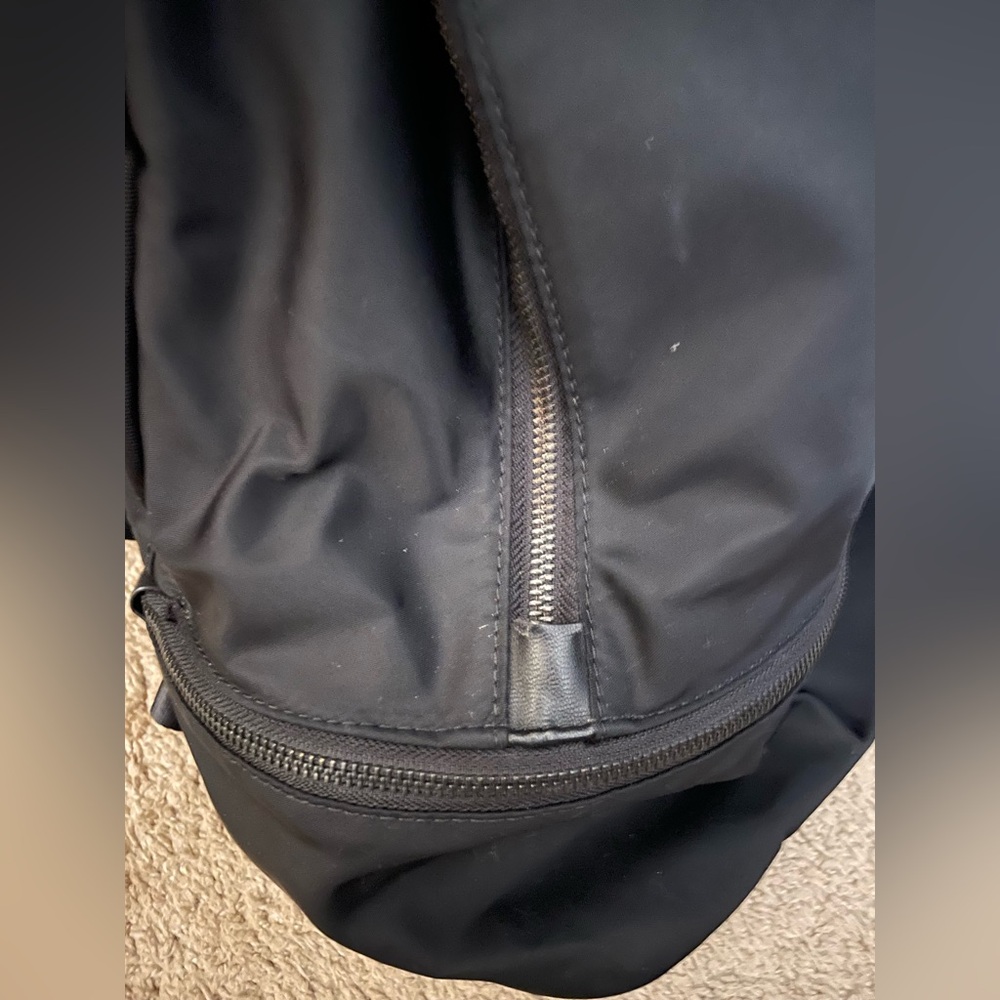 Lululemon backpack USED fair condition - Picture 4 of 9